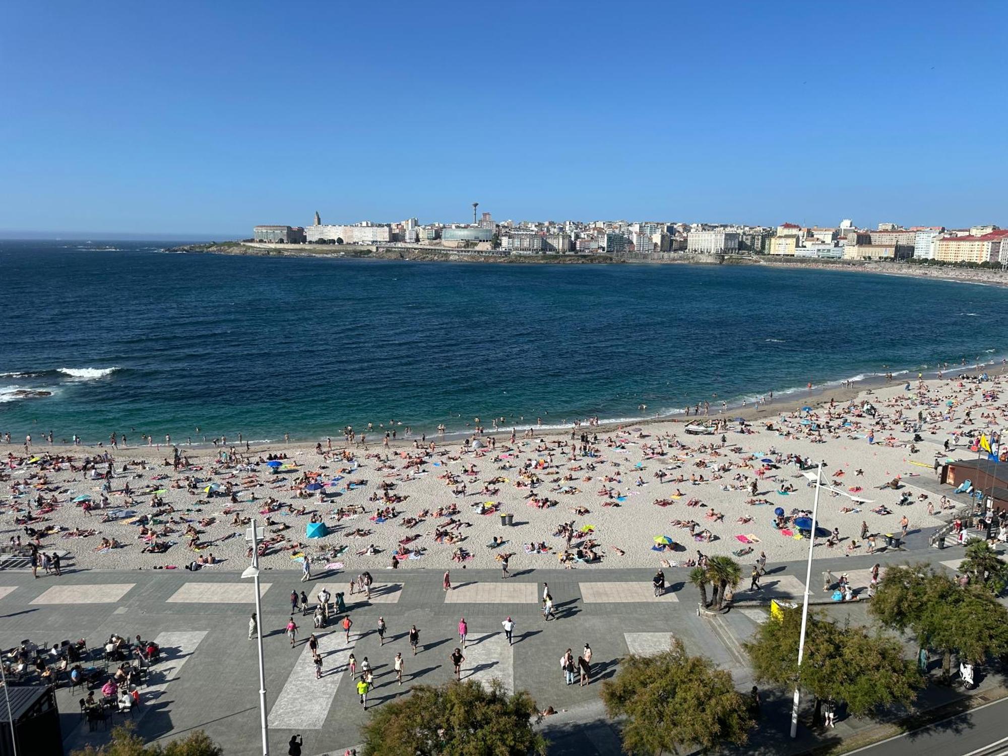Piso Con Vistas A La Playa De Riazor Apartment A Coruna Luaran gambar