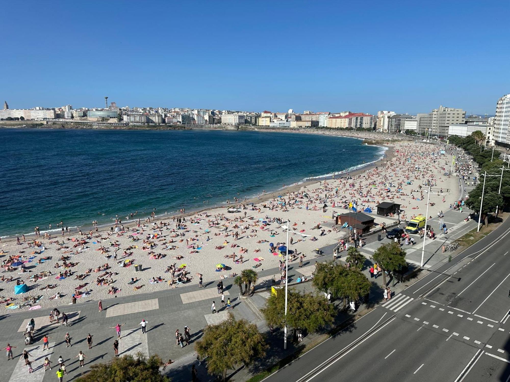 Piso Con Vistas A La Playa De Riazor Apartment A Coruna Luaran gambar